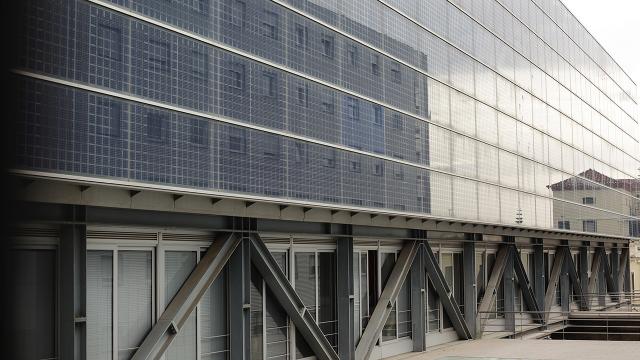 Edifici de La Salle Campus Barcelona, amb instal·lació de panells solars.