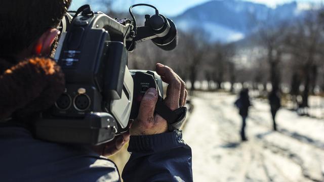 Alumno realizando prácticas de video La Salle